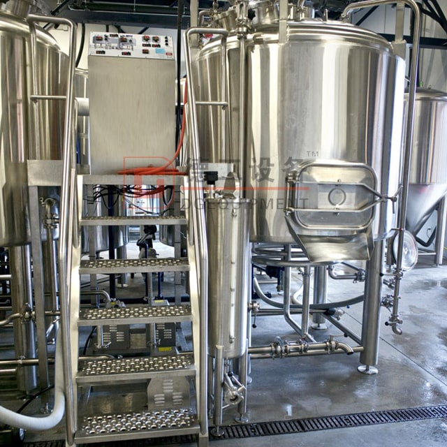 Disponibile impianto per la produzione di birra in acciaio inossidabile da 1000 litri con tre navi in ​​Italia